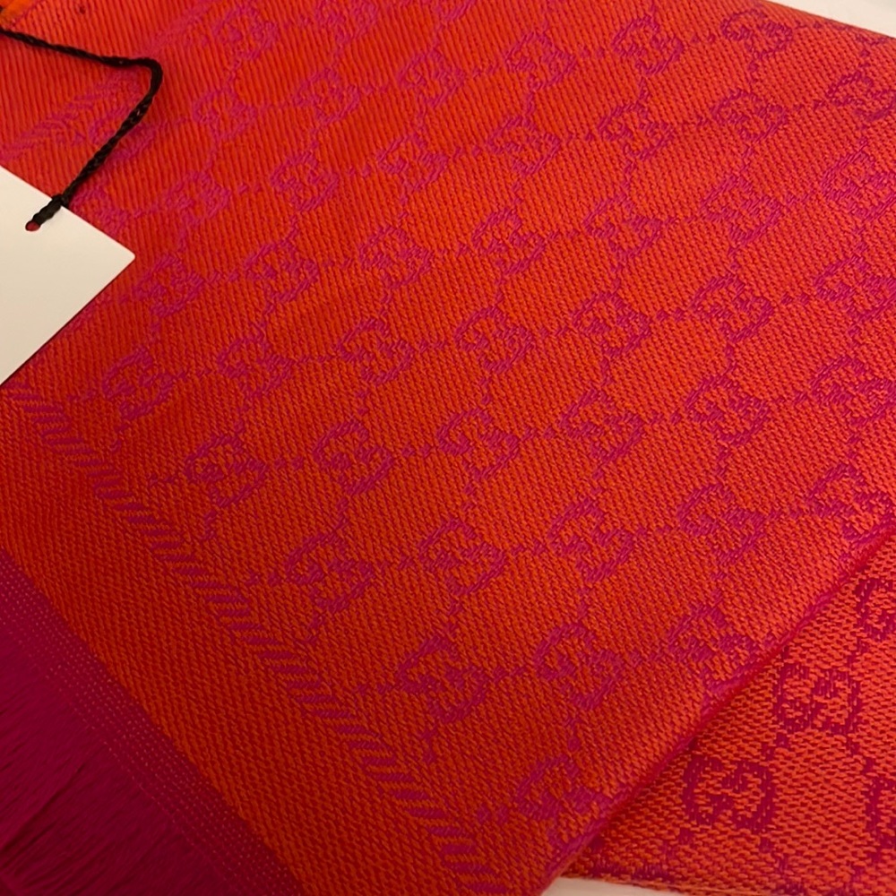 NWT Gucci wool patterned scarf. - Picture 2 of 5